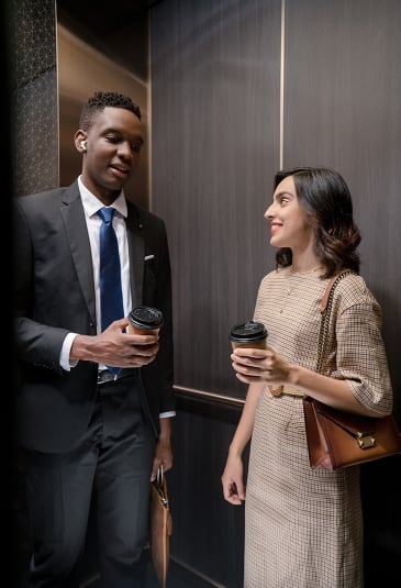 img_man-woman-elevator-365x535